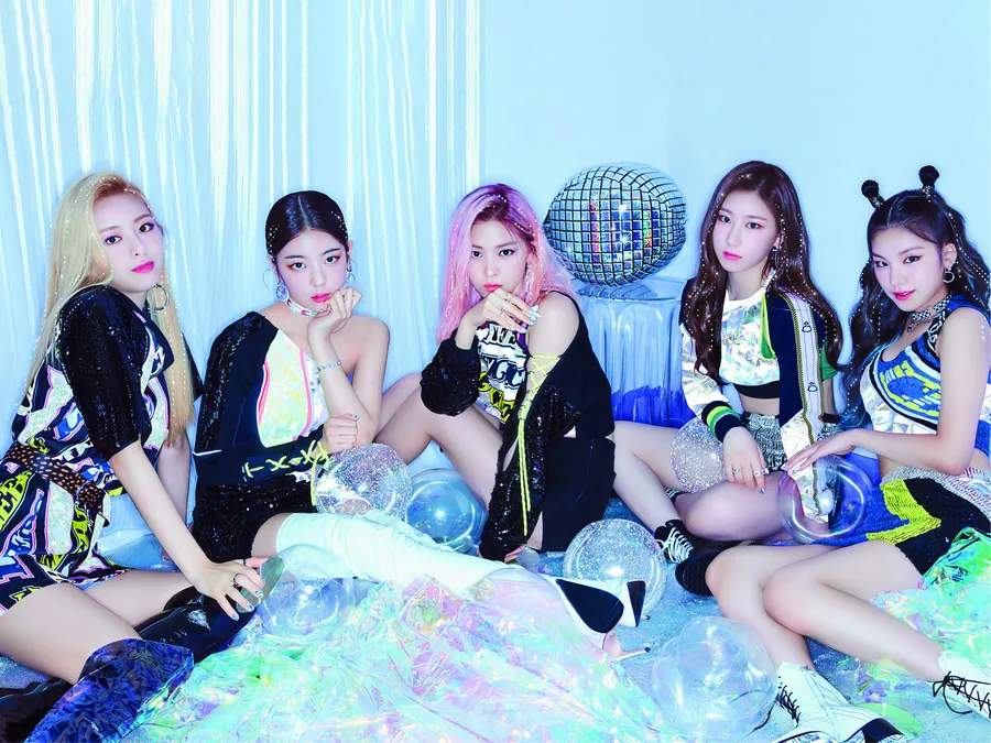 Постер «ITZY K-pop группа»