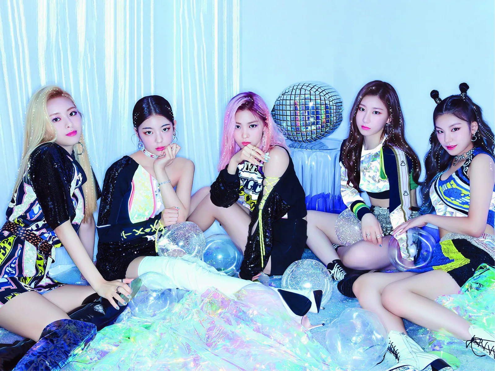 Постер «ITZY K-pop группа»